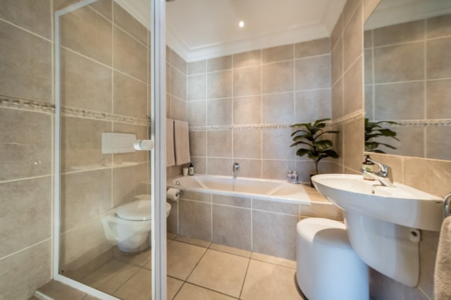 To Let 2 Bedroom Property for Rent in Big Bay Western Cape